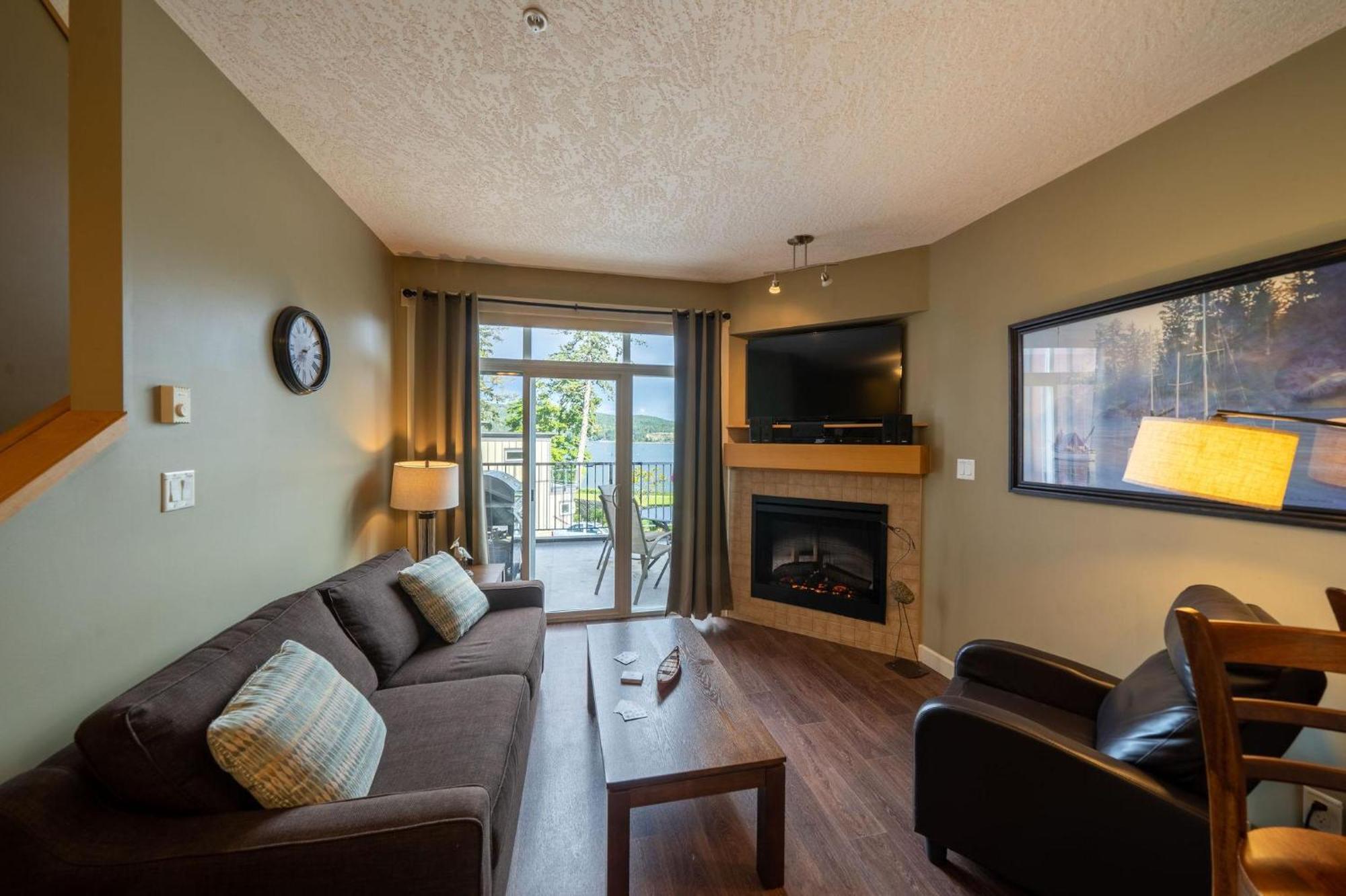 Sooke Harbour Resort & Marina Buitenkant foto