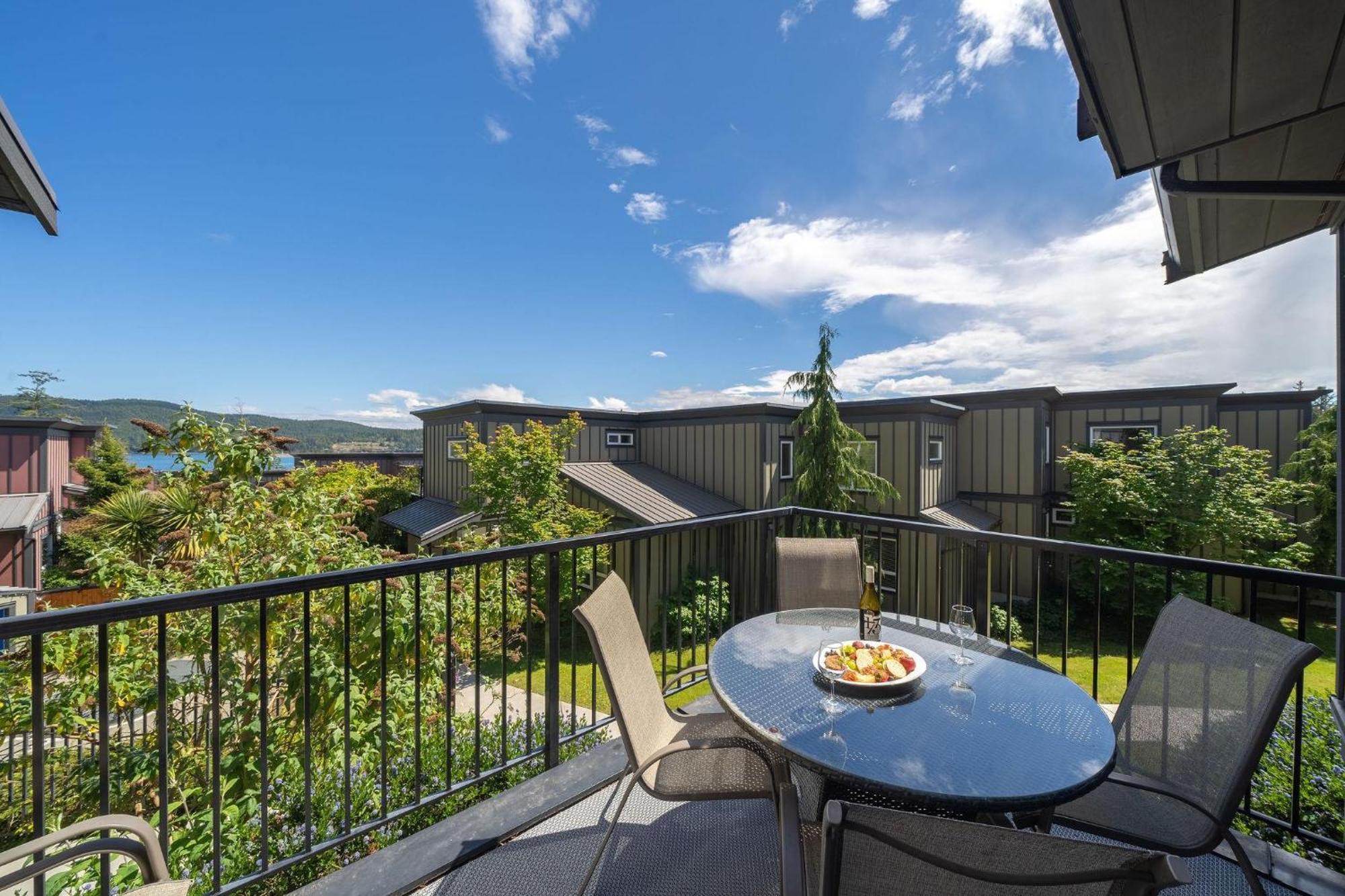 Sooke Harbour Resort & Marina Buitenkant foto